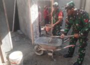 Wujud Kemanunggalan TNI–Rakyat, Babinsa Pakunden Bantu Renovasi Rumah Bapak Agus