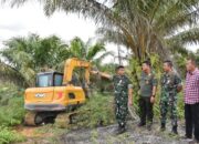 Danrem 031/Wira Bima Pantau Kegiatan Penumbangan Sawit di Kawasan TNTN (Reforestasi)
