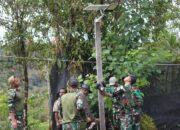 Gelap Dipatahkan, Harapan Dinyalakan: Pos Okpol Satgas Yonif 751/VJS Pasang Lampu Surya di Polsam–Kutdol