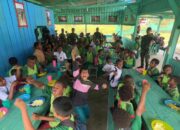 Belajar Sambil Makan: Pos Kotis Satgas Yonif 751/VJS Ajak Siswa SD Kuis Pengetahuan Umum di RM Swasembada