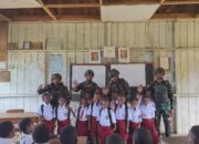 Pos Tarup Satgas Yonif 751/VJS Ajarkan Wawasan Kebangsaan di SD Tarup: Bagikan Seragam & Perlengkapan Sekolah, Bangkitkan Semangat Belajar Anak Perbatasan