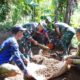 Peduli Kesehatan Warga, Satgas TMMD Ke 127 Kodim 0808/Blitar Kerjakan Pondasi MCK Mbah Sinem