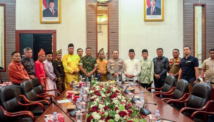 Danrem 031/Wira Bima Bersama Kapolda Riau dan Tokoh Masyarakat Sepakat Jalan Damai