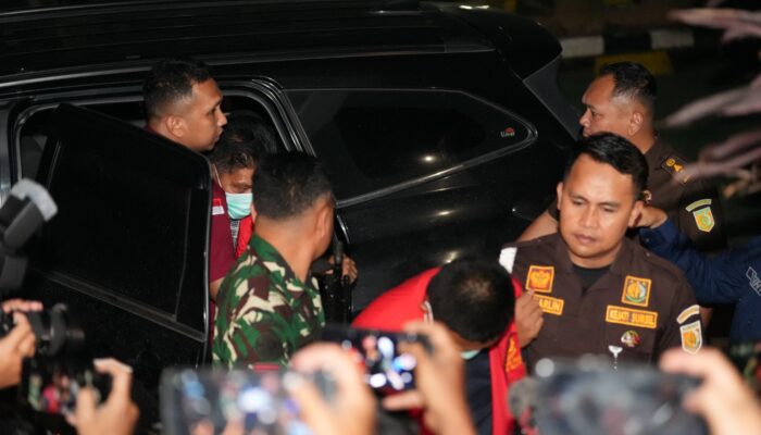 PENANGKAPAN OKNUM ANGGOTA DPRD MUARA ENIM TERKAIT PERKARA PENERIMAAN HADIAH / JANJI / GRATIFIKASI / SUAP PENGEMBANGAN JARINGAN IRIGASI ATARAN AIR LEMUTU KEC.TANJUNG