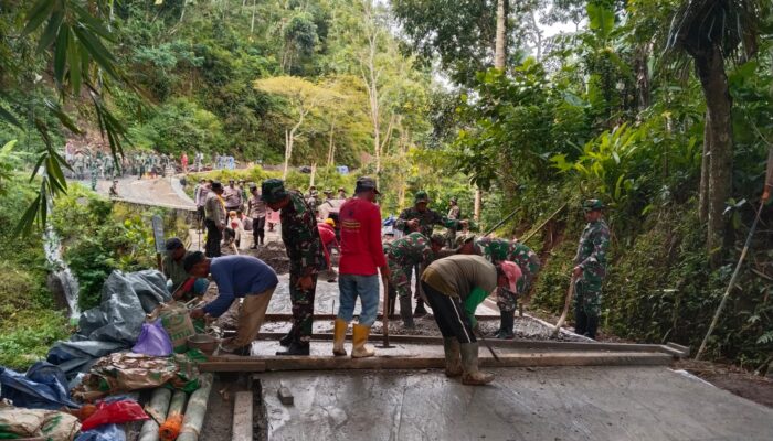 Bulan Puasa Bukan Penghalang Dalam Kemanunggalan TNI Dan Warga Di Lokasi TMMD 127 Kodim Wonogiri