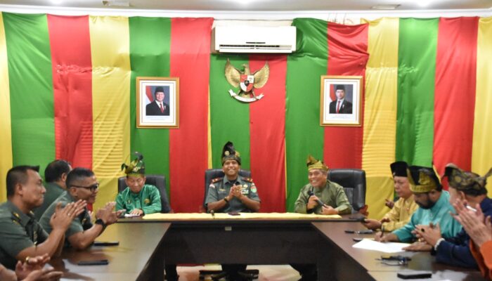Silaturahmi Danrem 031/WB Brigjen TNI Dr. Agustatius Sitepu. S.Sos.,M.Si.,M.Han. ke LAMR, Perkuat Sinergi TNI dan Lembaga Adat