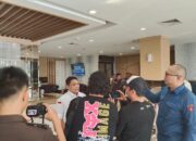 KEJATI RIAU TAHAN DIREKTUR UTAMA PT. TENGGANAU MANDIRI LESTARI DUGAAN TINDAK PIDANA KORUPSI PENGUASAAN BARANG BUKTI PABRIK MINI KEPALA SAWIT (PMKS) MILIK PEMKAB BENGKALIS