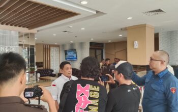 KEJATI RIAU TAHAN DIREKTUR UTAMA PT. TENGGANAU MANDIRI LESTARI DUGAAN TINDAK PIDANA KORUPSI PENGUASAAN BARANG BUKTI PABRIK MINI KEPALA SAWIT (PMKS) MILIK PEMKAB BENGKALIS