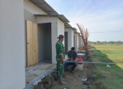 Babinsa Pos Ramil Lapang Kawal Percepatan Huntara, Bukti Bakti TNI untuk Rakyat
