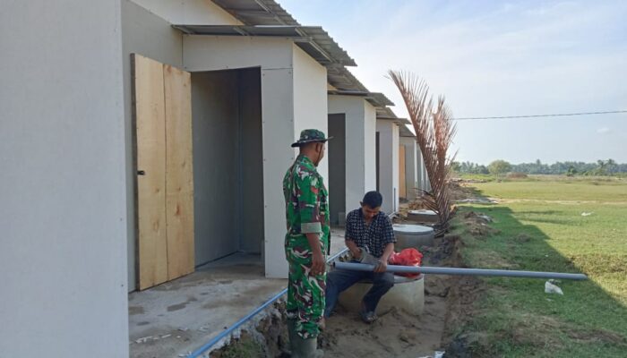Babinsa Pos Ramil Lapang Kawal Percepatan Huntara, Bukti Bakti TNI untuk Rakyat