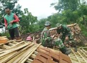 Tak Diragukan Lagi, Satgas TMMD 127 Kodim Wonogiri Cekatan Rehab Atap Rumah Milik Sarikem