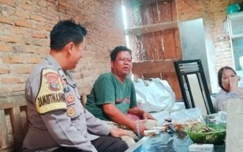 Cek Harga Sembako di Bulan Ramadhan,Bhabinkamtibmas Bripka Dwi Suwandi Sambangi UMKM dan Warung di Desa Binaannya