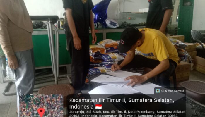 PT Pusri Bagikan 116 Paket Sembako untuk Warga RT 24 Sungai Buah