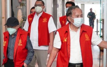 PENYERAHAN TERSANGKA DAN BARANG BUKTI (TAHAP II) PERKARA PEMBERIAN FASILITAS PINJAMAN/KREDIT DARI SALAH SATU BANK PLAT MERAH KEPADA PT. BSS DAN PT. SAL