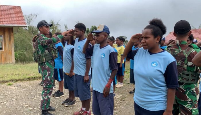 Tanam Disiplin, Tumbuhkan Nasionalisme: Pos Bulangkop Satgas Yonif 751/VJS Latih PBB di SMPN Bulangkop