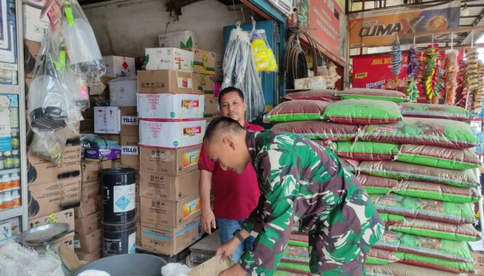 Babinsa Koramil 05/Stb Pastikan Ketersediaan Pupuk Petani Tetap Aman di Bulan Suci Ramadhan