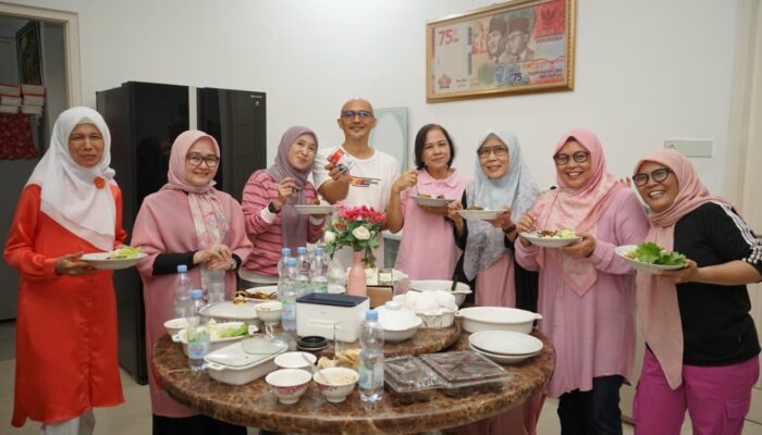 IKAXA 91 Gelar “Charity on Wheels”, Bagikan 400 Nasi Kotak di Palembang dan Jakarta