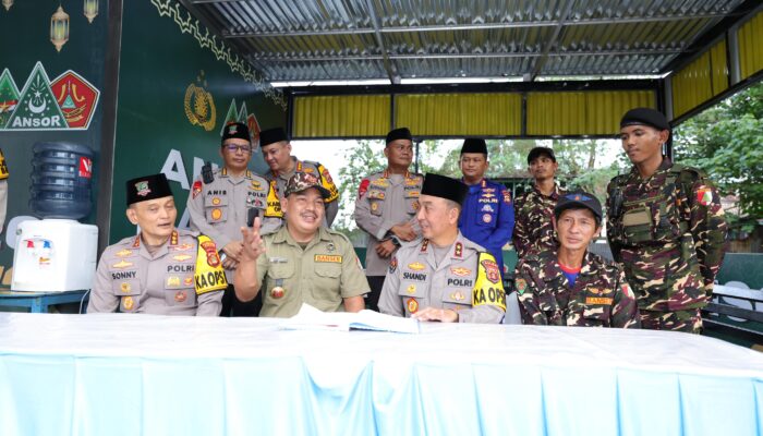 SINERGI KAPOLDA SUMSEL DAN BHAYANGKARI: BERI DUKUNGAN MORIL DAN TALI ASIH BAGI PERONEL OPS KETUPAT MUSI 2026 DI SIMPANG 5 DPRD