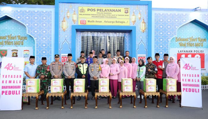 SINERGI KAPOLDA SUMSEL DAN BHAYANGKARI: BERI DUKUNGAN MORIL DAN TALI ASIH BAGI PERONEL OPS KETUPAT MUSI 2026 DI SIMPANG 5 DPRD