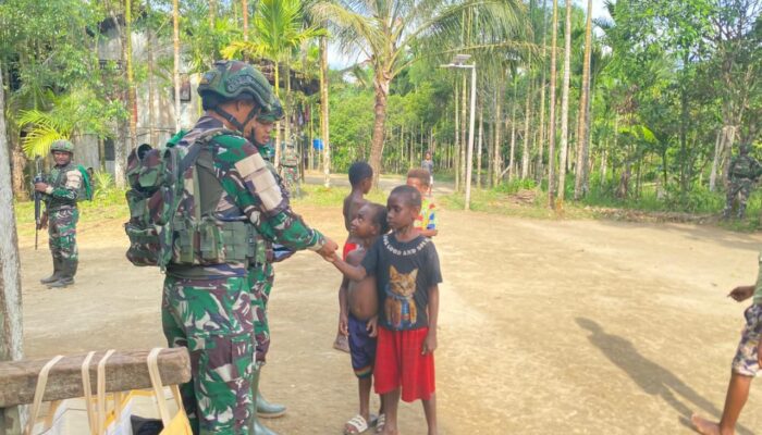 Pos Iwur Yonif 751/VJS Satgas Swasembada Gelar Pengobatan Anjangsana & Bagikan Obat Cacing di Kampung Kamyoim