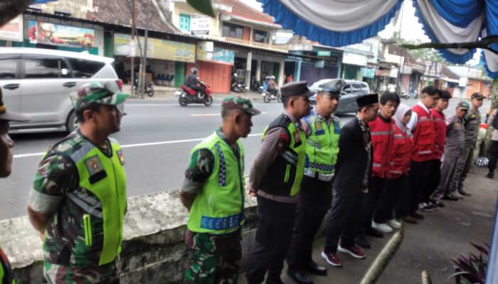 Babinsa Kodim 0724/Boyolali Turun Tangan, Bantu Kelancaran Arus Balik di Pospam Pasar Ampel