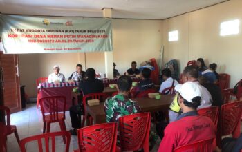 Bhabinkamtibmas Desa Wanagiri Kauh Kawal RAT Koperasi Desa Merah Putih