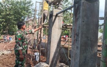 Pastikan Berjalan Lancar, Babinsa Dampingi Pembangunan KDKMP