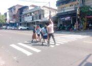 Polsek Kediri Gelar Personil Untuk Laksanakan Penjagaan dan pengaturan Arus Lalulintas Siang Hari