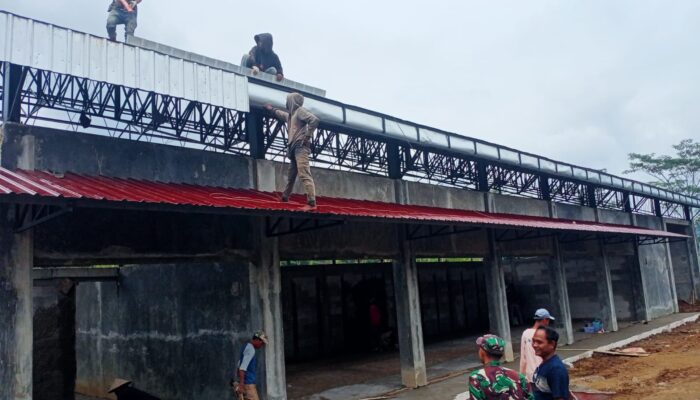 Pastikan Berjalan Lancar, Babinsa Dampingi Pembangunan KDKMP