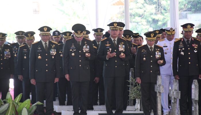 Pangdam IX/Udayana Hadiri Upacara Pemakaman Militer Prajurit Kodam IX/Udayana yang Gugur dalam Misi Perdamaian Dunia