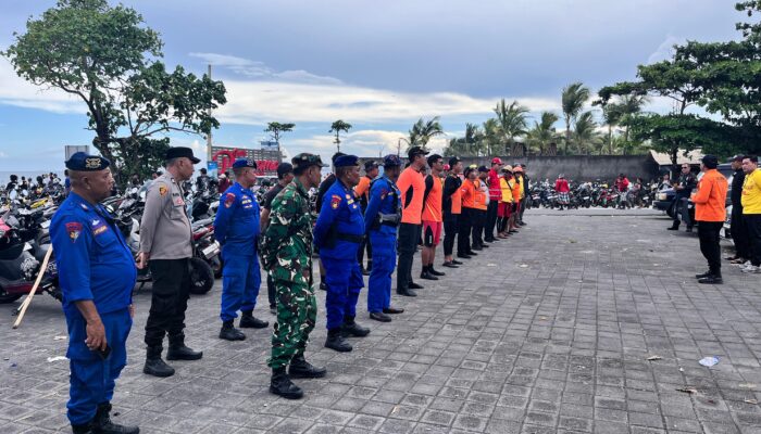 HENDAK SELAMATKAN REKANNYA YANG HANYUT, AGUS SUARSA HILANG TERSERET ARUS DI PANTAI PURNAMA