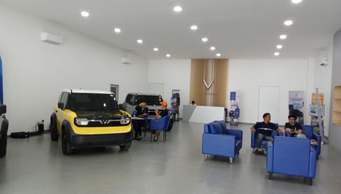 VF3 Curi Perhatian di Graha Bintaro, Kolaborasi Seni dan Otomotif Jadi Daya Tarik Warga