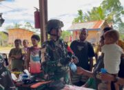 Pos Selal Yonif 751/VJS Berikan Pengobatan Gratis bagi Warga Kampung Kalomdol