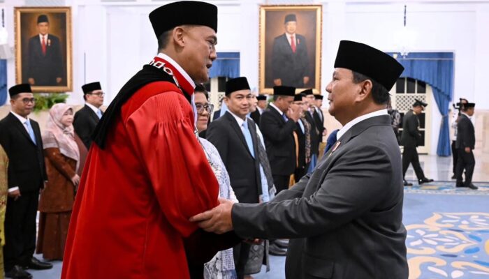 Presiden Prabowo Subianto Lantik Hakim Konstitusi, Pimpinan Ombudsman RI, dan Duta Besar di Istana Negara