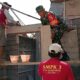 Wujud Nyata Kemanunggalan TNI Dengan Rakyat, Babinsa Pakunden Bantu Renovasi RTLH 