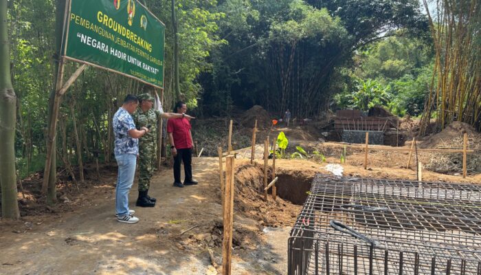 Pastikan Pembangunan Sesuai Standar, Dandim Tulungagung Tinjau Jembatan Perintis Garuda