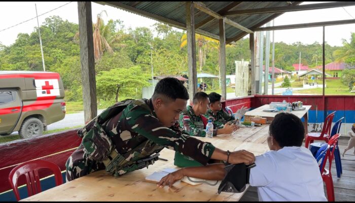 Satgas Yonif 763/SBA Berikan Pelayanan Kesehatan di Sekitar Pos Konja