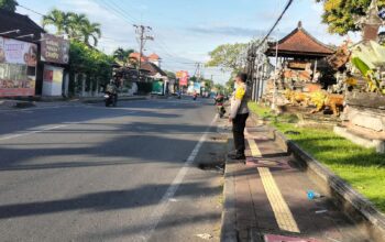 Cegah Kriminalitas, Perwira Pengawas Polsek Kediri Pimpin Pelaksanaan Blue Light Patrol (BLP)