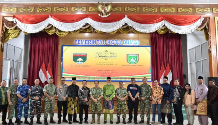 Danrem 031/WB Brigjen TNI Dr. Agustatius Sitepu, S.Sos.,M.Si.,M.Han Hadiri Momen Silaturahmi Penuh Keakraban Pangdam XIX/TT dan Pemkot Dumai