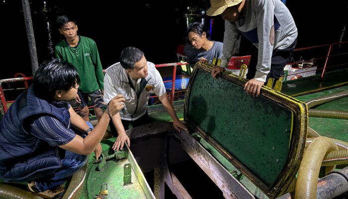 Polda Sumsel Sita Dua Kapal Bermuatan 82 Ribu Kiloliter Solar Ilegal di Perairan Banyuasin