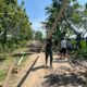 Satgas TMMD Bersama Warga Melangsir Begesting Besi Untuk Betonisasi Jalan