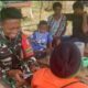 Pos Selal Yonif 751/VJS Berikan Pengobatan Gratis bagi Warga Kampung Dipol dan Bringin