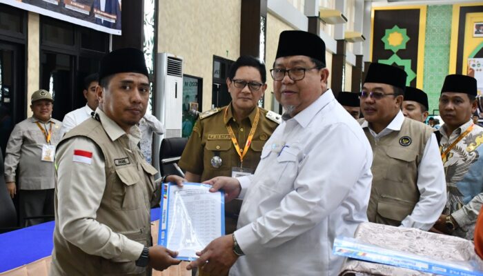 Lepas 444 Jemaah Haji Kloter 5 Embarkasi Palembang, Iqbal Romzi Bekali Jemaah Pesan “SMS”