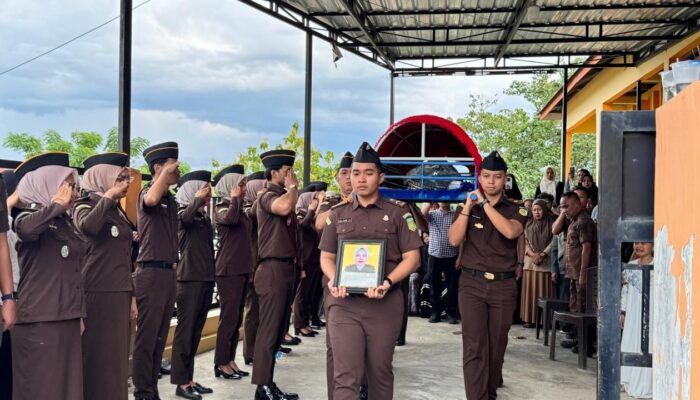 PEMAKAMAN JAKSA FUNGSIONAL PADA KEJAKSAAN NEGERI SINJAI ALMARHUMAH ISNAWATI YAMIN, S.H.