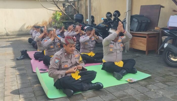 Polsek Selemadeg Timur Gelar Doa Bersama untuk Pendaki Hilang di Gunung Batukau
