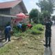 Satgas TMMD 128 dan Warga Pasar Rawa Kompak Bersihkan Lingkungan Desa dan Saluran Air