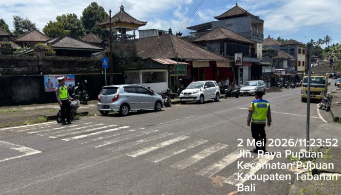 Strong Point Siang Hari, Polsek Pupuan Pastikan Arus Lalin Tetap Lancar dan Aktivitas Masyarakat Berjalan Aman