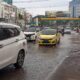 Genangan Air Menutupi Jalan Utama di Depan RS Muhammad Hoesin Palembang, Diduga Bersumber dari Parit   