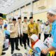 Tinjau Embarkasi Palembang, Menteri Haji Moch. Irfan Yusuf Puji Kesiapan Layanan dan Sapa Jemaah Kloter 10