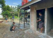 Kebersamaan dan Semangat Gotong Royong Satgas,Pembangunan MCK Hampir Rampung